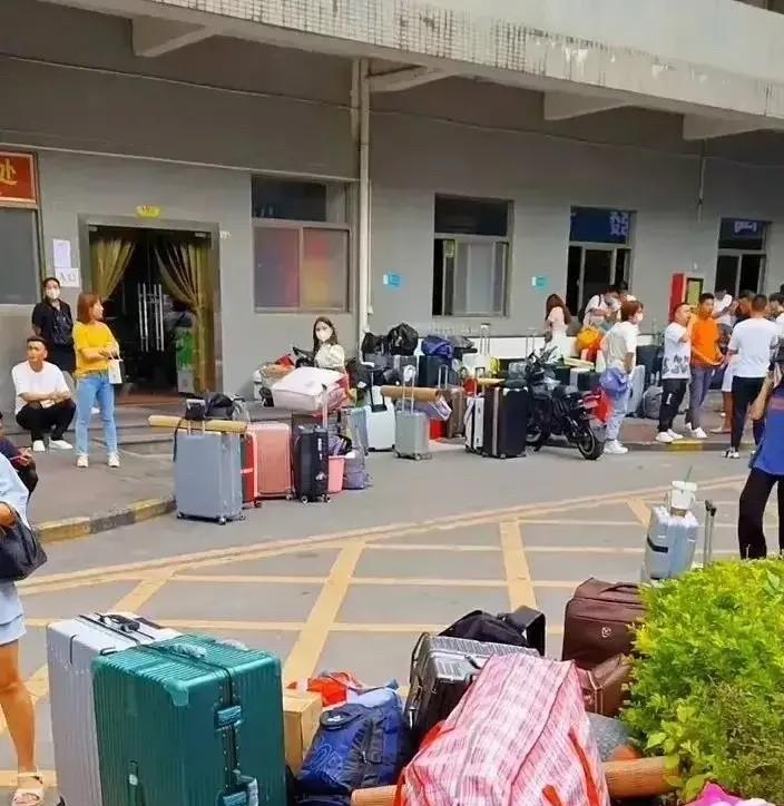 何止是武汉市的就业环境差，其实整个湖北省的就业环境都不好。原因就是：整个湖北省的