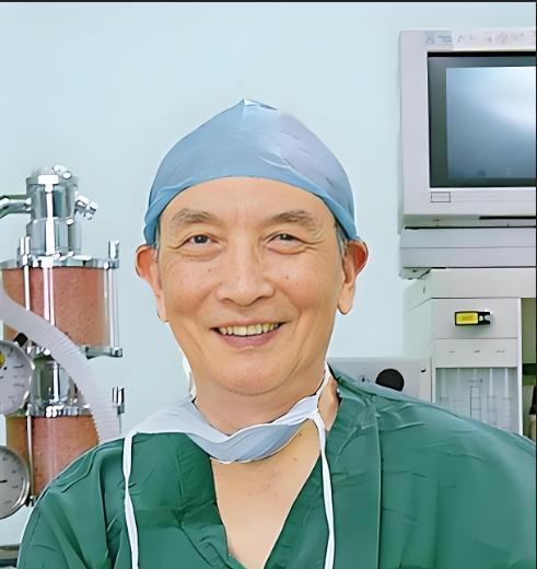 2006年，北京有位73岁的肿瘤专家叫华益慰，他在临终前说：“真正让我康复的，不