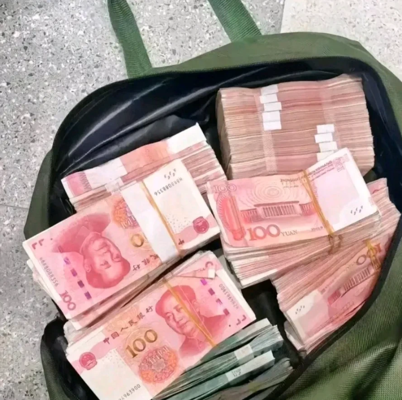 佩服我老公的情商！昨天堂弟到家里借钱，我悄悄跟老公说，千万别借。结果我老公说，他