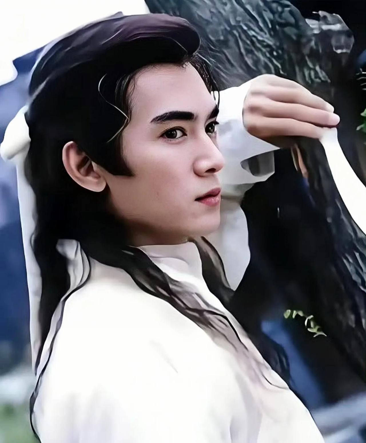 原来焦恩俊离过两次婚 ！
“古装第一美男”焦恩俊用角色征服观众，却两度在婚姻中经