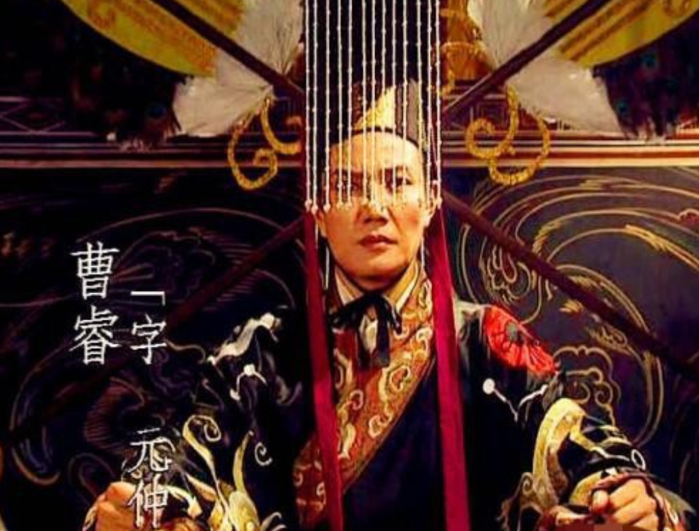 曹叡其实才是曹丕夺嫡的最大隐藏优势，曹操对这个孩子宠爱异常，经常带在身边，亲自指
