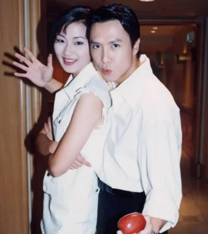 1994 年，梁静慈和甄子丹离婚后没多久，发现自己怀孕了。

她执意生下来，并且