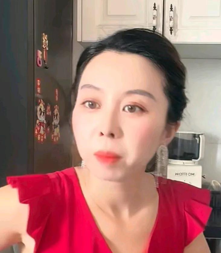 田静今天直播时说，主播的修养是针对人的！
我的口才有点上涨，多亏了这几年锻炼！