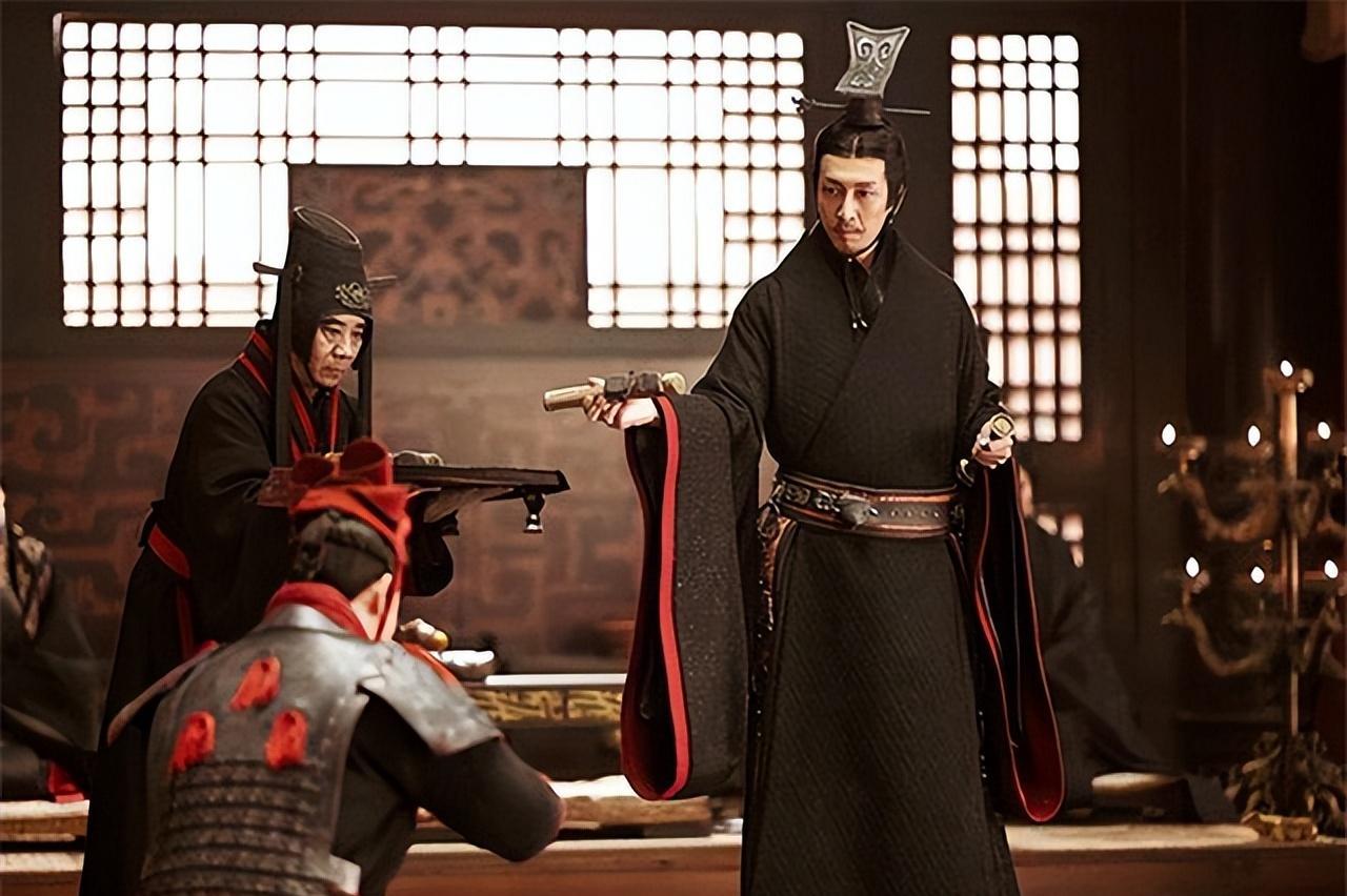 秦始皇要吃公鸡蛋，命令大臣要在三天找到否则全部格杀。正当束手无策时，他7岁孙子说