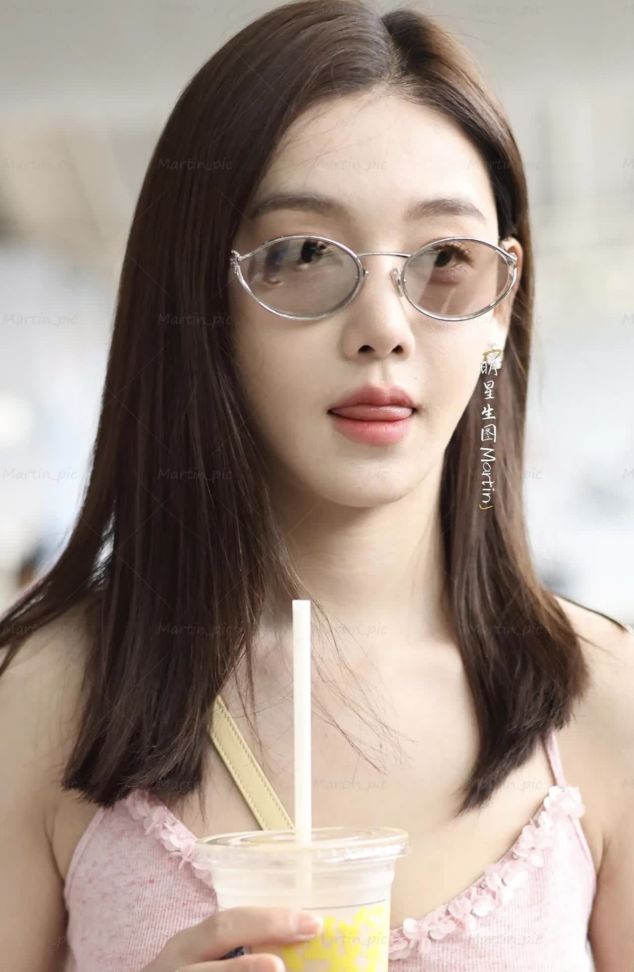 李沐宸 250604杭州出发生图掉落~
身材好到流鼻血，姐姐不要瑟瑟！
