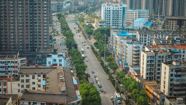 事发成都！面包车清晨追尾路边停放的货车伤亡惨重！货车要担多少责？
