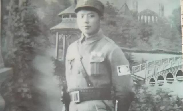 在硝烟弥漫的革命岁月里，一个贫困少年如何从放牛娃成长为新中国开国少将？龙飞虎19