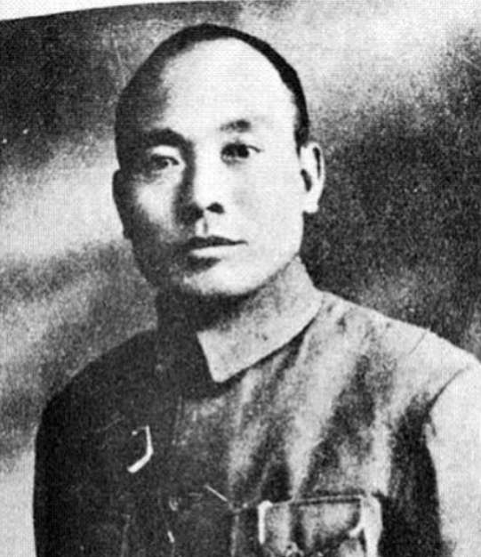 1954年，国军将领汤恩伯在日本就医时命丧手术台，消息传到台湾后，蒋介石不仅毫无
