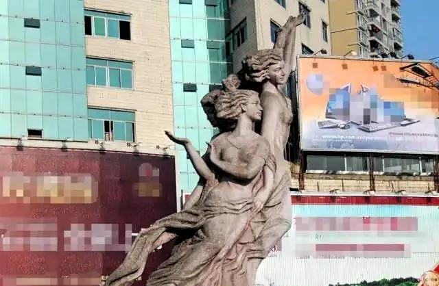 南充五星花园的丝绸女神变迁史，就像一部城市成长的奇幻剧。20世纪80年代，丝绸女
