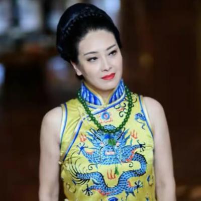 30岁的贾妮对同居了8年的申军谊说：”我们已经恋爱同居8年了，你要是再不娶我，我