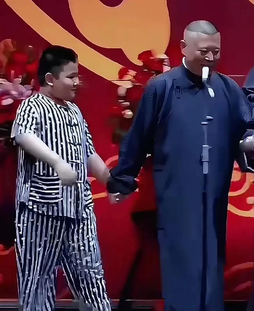 郭汾阳，够呛！

郭德纲对老二万分宠爱，甚至到了溺爱的程度。这个孩子的行动坐