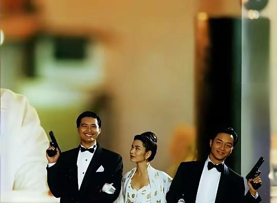 周润发绝对是全体华人心中的
“第一男主角”
40年过去了
成龙曾经某个时段，超越