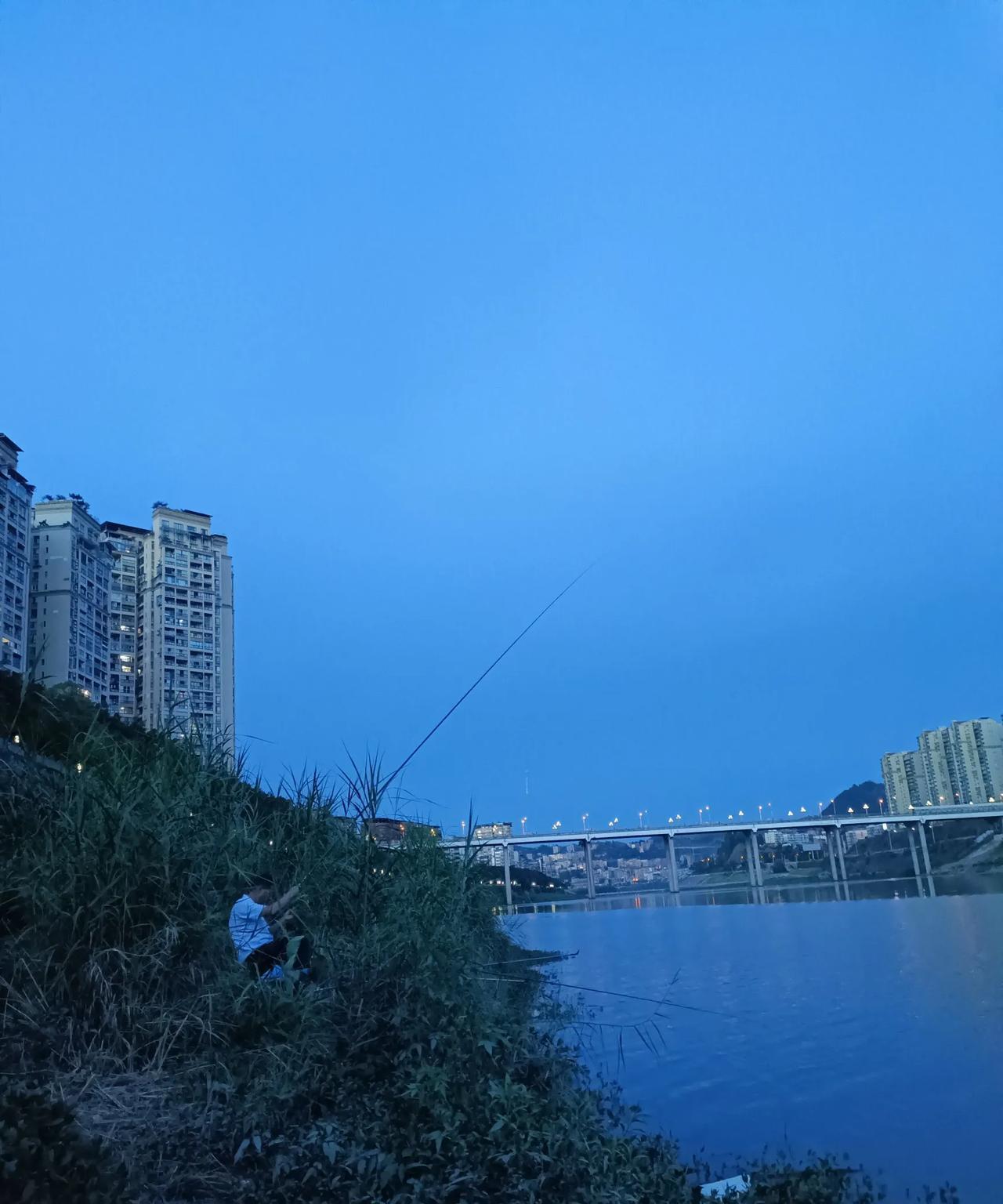 #一张图记录我家的天气情况#宣漢已連續下了幾天傍晚陣雨，今晚怎麼了？像是仍有積雲