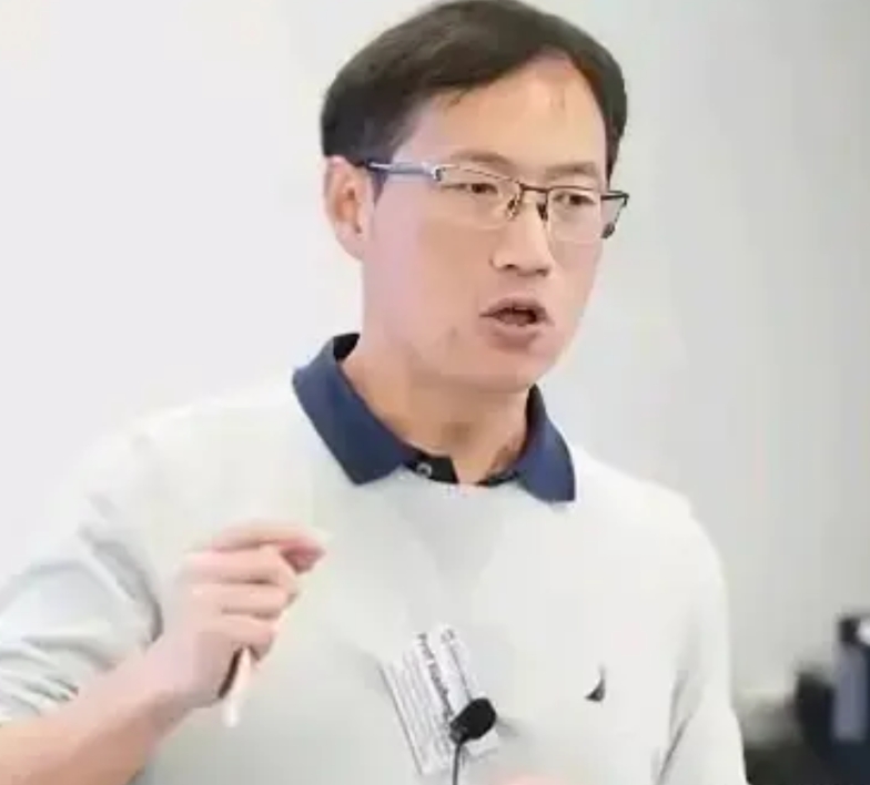 近日，一起震惊美国华裔科学界的事件引发了广泛的关注和热议。资深华裔专家王晓峰，在