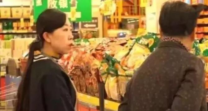 “我死了，你刘德华还是要见我的孩子。”2007年，68岁的老父亲，为了能让刘德华