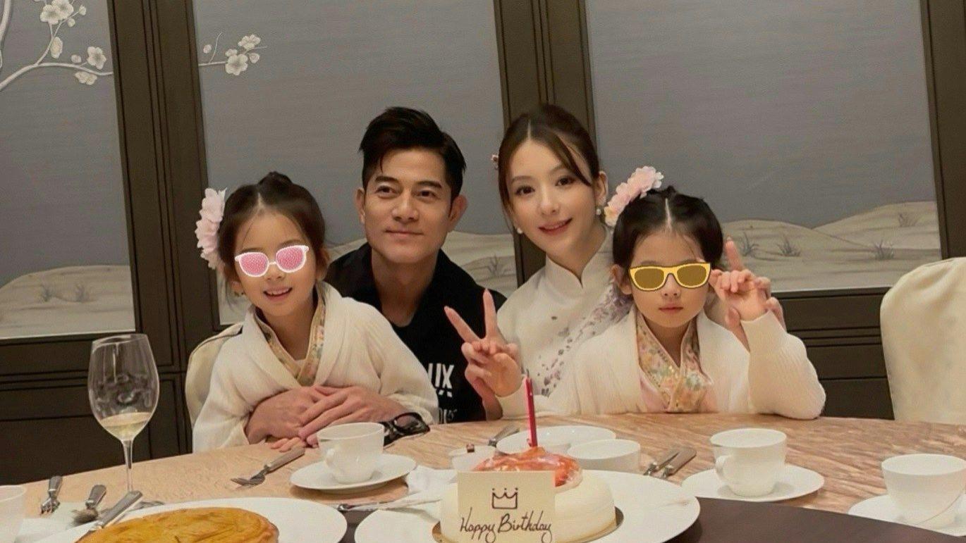 方媛孕晚期跳网红手势舞，穿小黑裙状态好到离谱