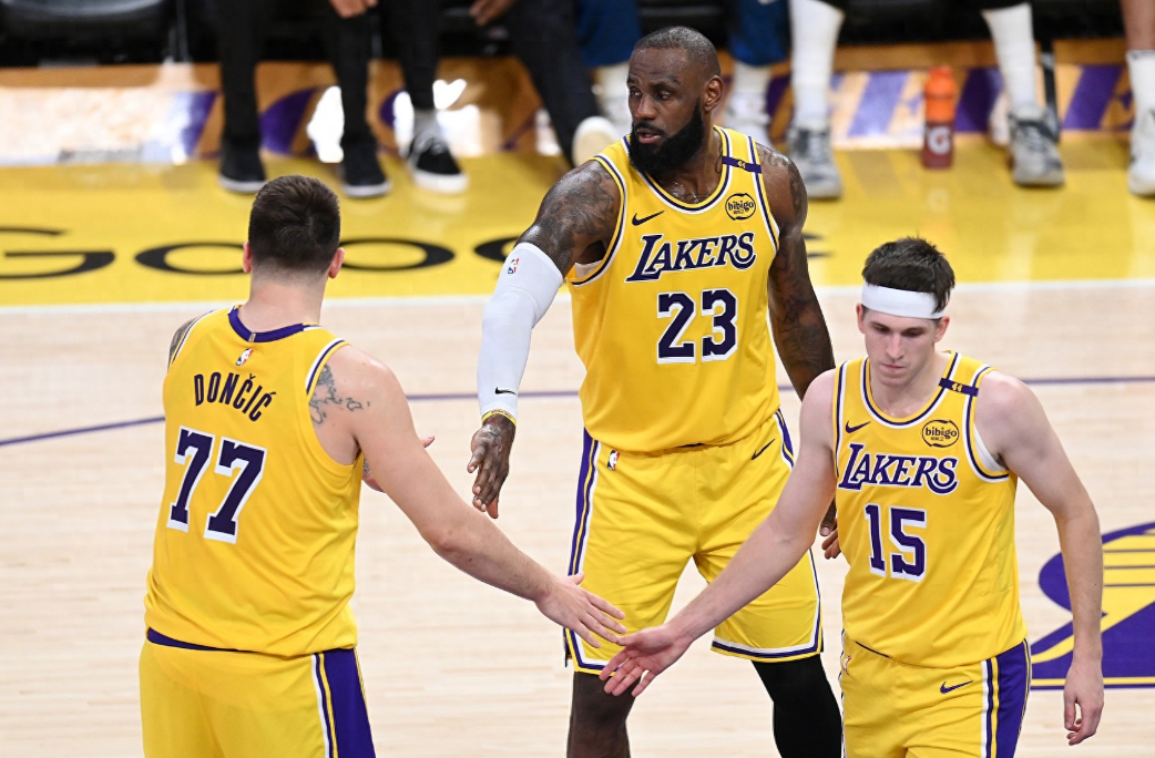 美记Jason Timpf在播客节目“ALL NBA Podcast”中谈到了湖