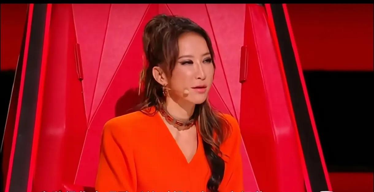 李玟走了，
最难过的不是她丈夫乐裕民，
也不是娱乐圈的好友们，而且她最惦记的
那