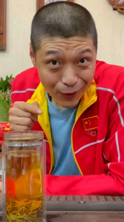 当年，郭德纲苦口婆心的劝刘云天：”孩子啊，你别走，只要你留下以后德云社大小会场你