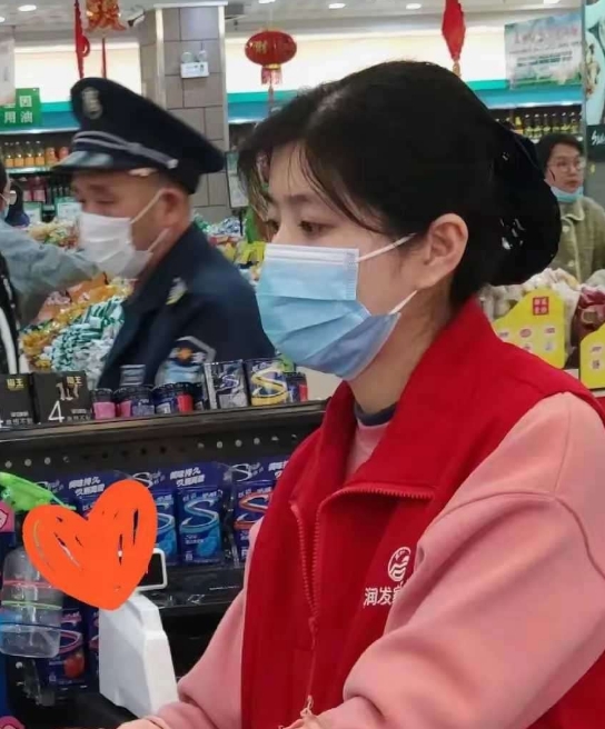 你们猜猜这位美女是阿姨，还是小姐姐？
