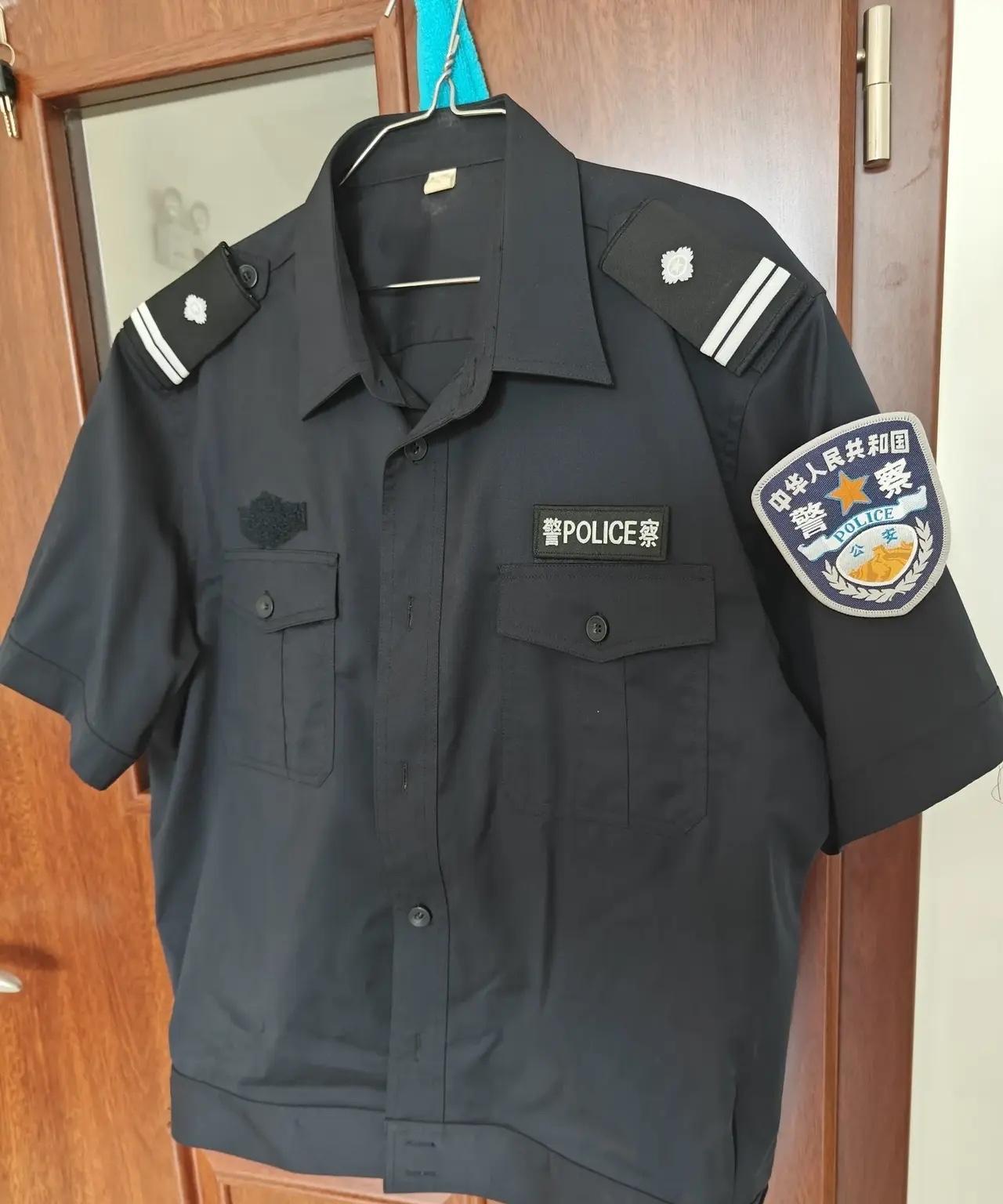这位警察是什么级别的警衔，在单位属于多大的领导