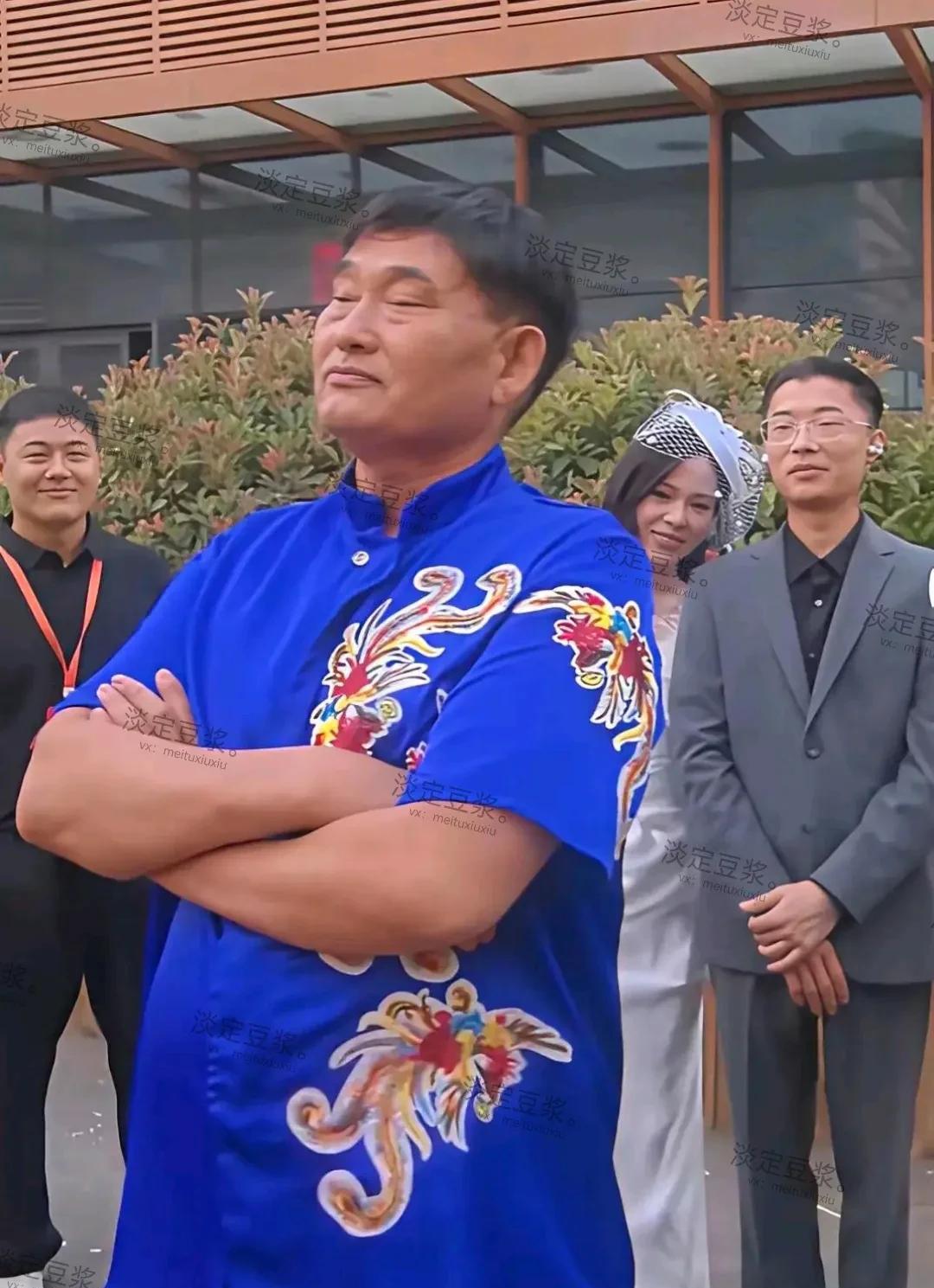 网络时代把他俩成全了，如今名利双收，虽然和耿为华刘和刚那样的歌唱家比不了，但比普