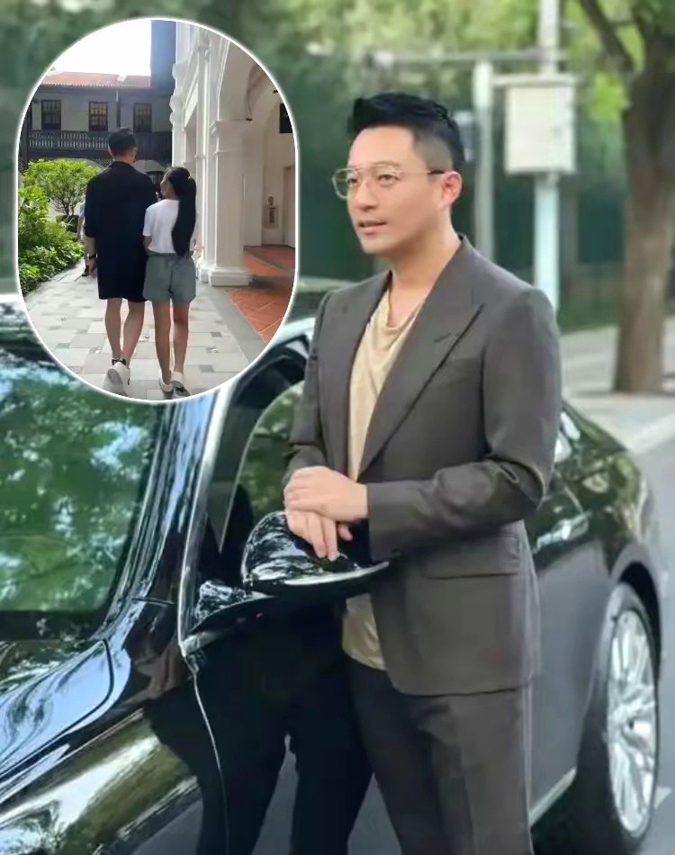 有女万事足！
      汪小菲带女儿小玥儿健身。
     玥儿：爸爸你老了还