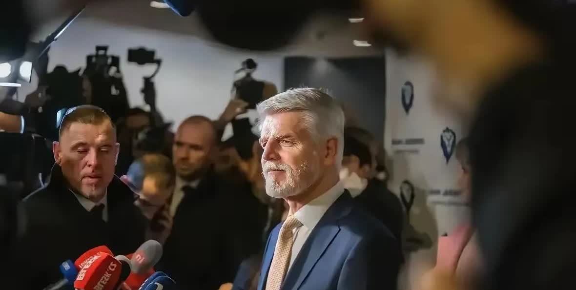 捷克总统玩大了，
中国连制裁都嫌费劲，
直接一句“断绝任何来往”甩过去。
