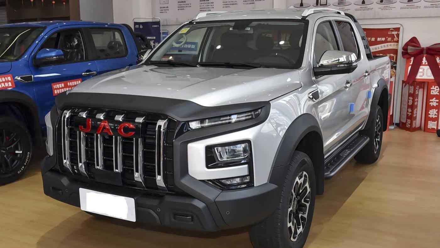 全新皮卡上市，硬朗外观比肩长城炮！搭载2.0T柴油，还配分时四驱