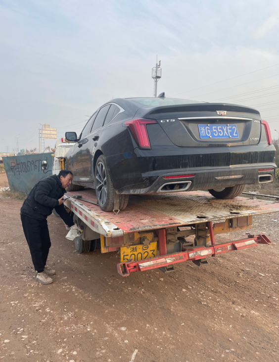 车友们车子停两三天就打不着门都打不开
现在车子一年多了，换电瓶4儿子说电瓶属于易