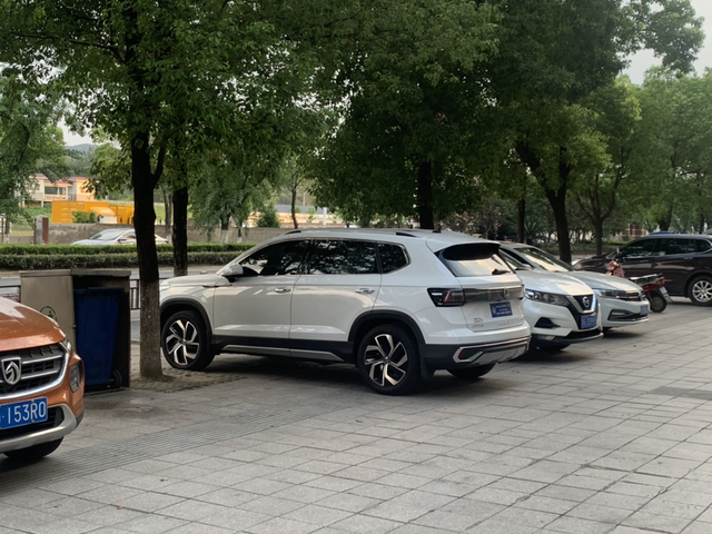 我买的是个假途岳吗？为毛油耗这么高？
临牌到手就出去玩了一趟，高速往返800公里