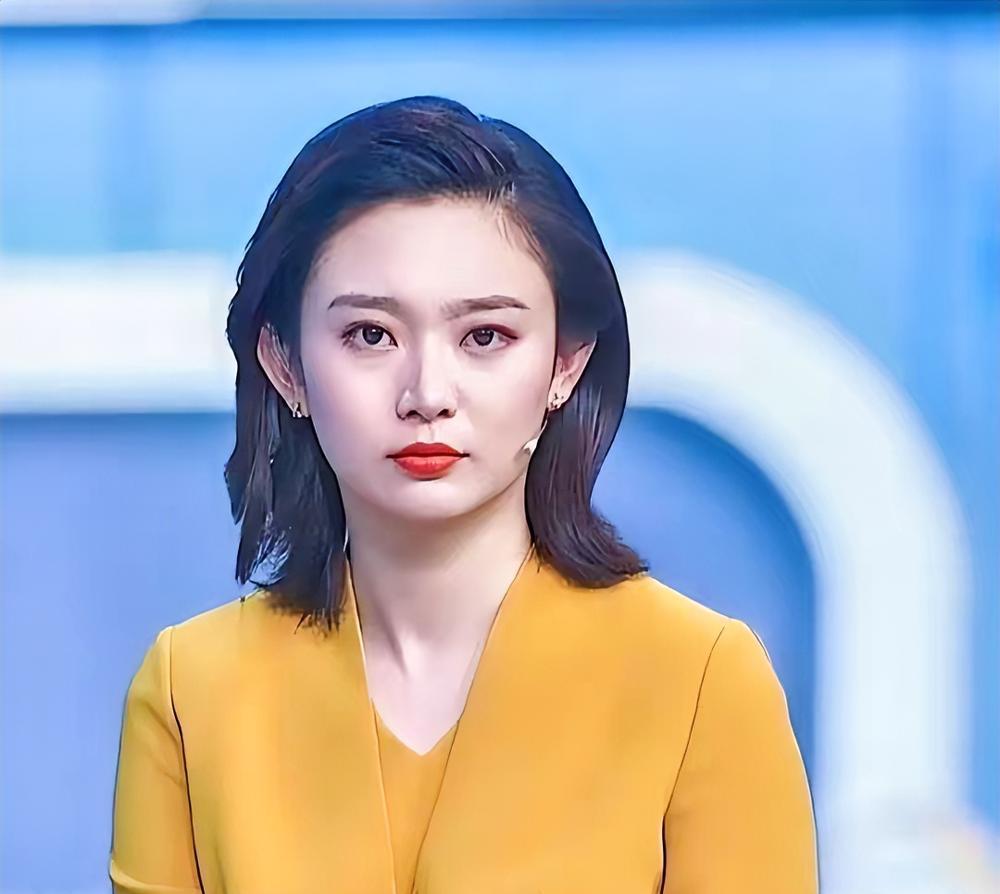 李七月这家庭背景被传得五花八门，咱得拿事实说话。先说爹妈这块儿，原文里写她爸是空