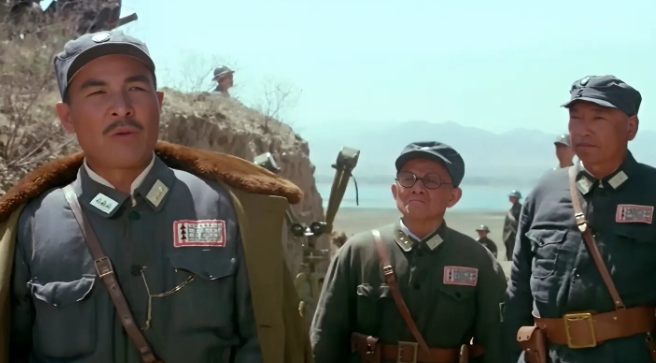 1938年1月24日，韩复榘被特务枪杀。蒋介石训斥戴笠：“怎么向头部开枪了，韩向