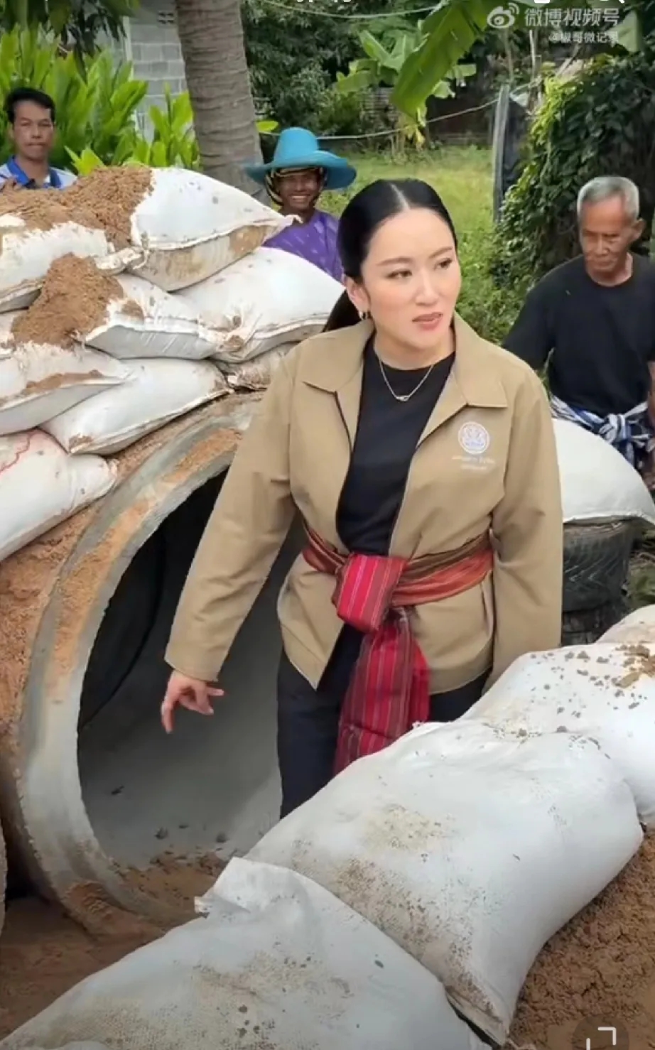 佩通坦以泰国文化部长的身份亲自巡视战场。在这场军事冲突中，泰国之所以能占据上风，
