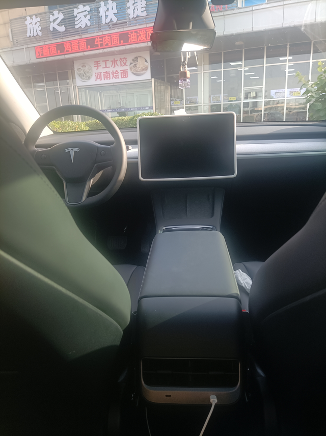 特斯拉modelY体验如何
今天做了一个朋友的特斯拉，感觉不咋的，时速120风噪