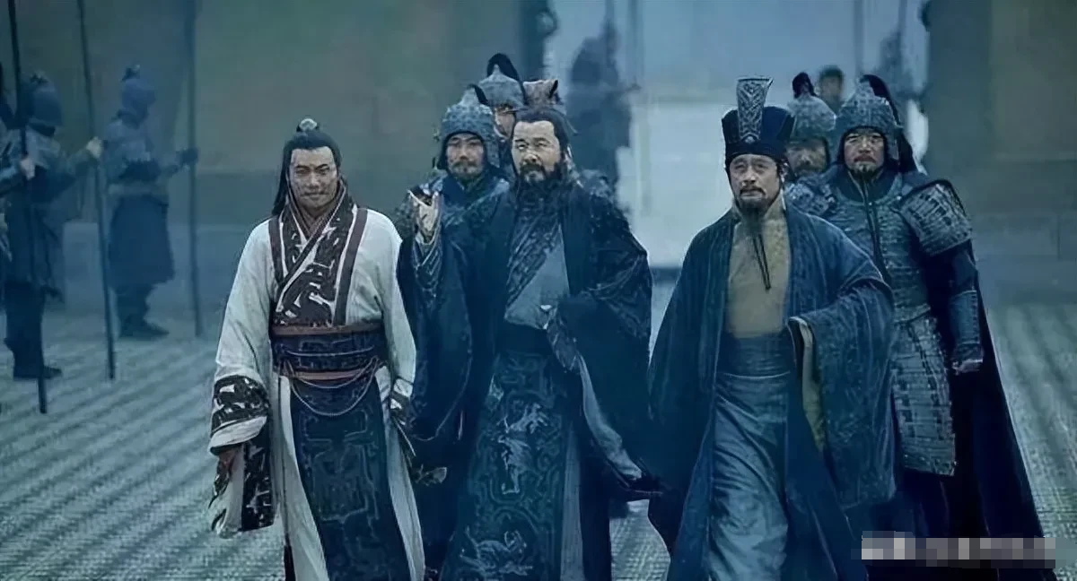 曹操手下大将一大把，为什么每次打仗他都亲征？其实原因很简单:

身为创业之主，曹