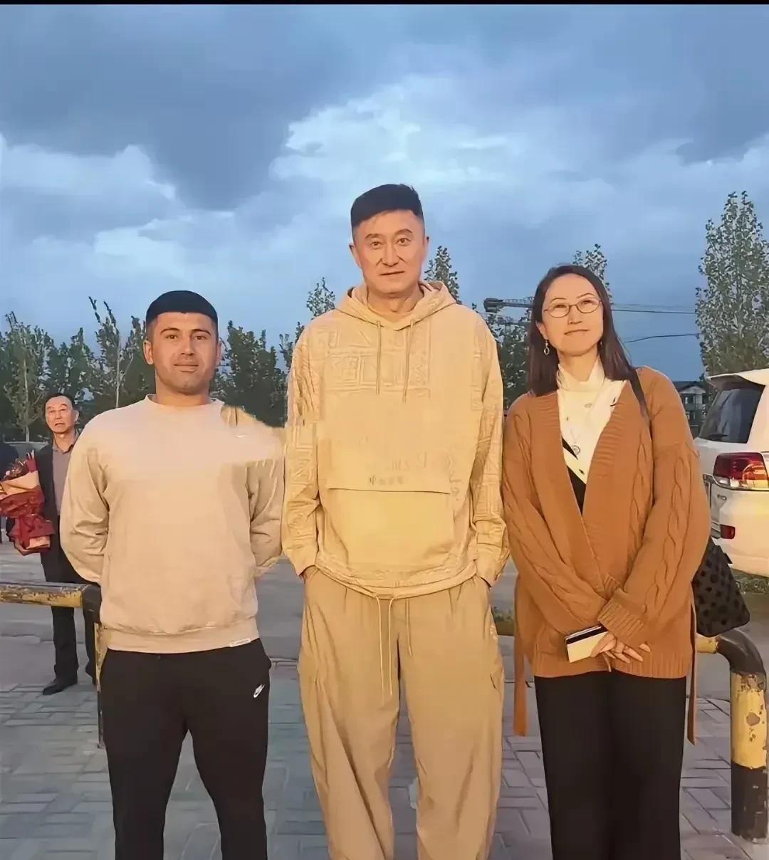 杜锋续约后返回家乡！
广东男篮季后赛被淘汰后，杜锋是否还会继续执教广东男篮成为悬