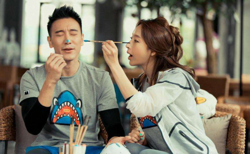 永远不要高估你的枕边人。