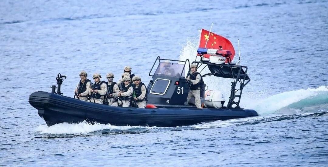 中国海军驻吉布提保障基地特种作战连 ，是不是又整了新背心。 