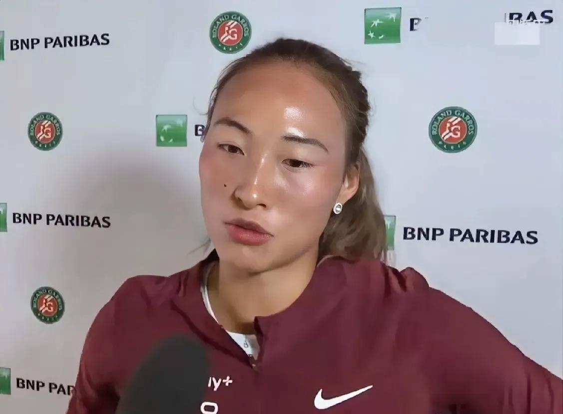 郑钦文再输萨巴伦卡，赛后接受采访时满眼都是遗憾

“没有晋级4强，确实有些遗憾，