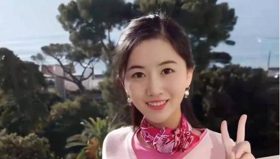 8年了，翟欣欣终于认罪了！她4次骗婚，逼得前夫跳楼自杀，堪称蛇蝎美人。
最近网上