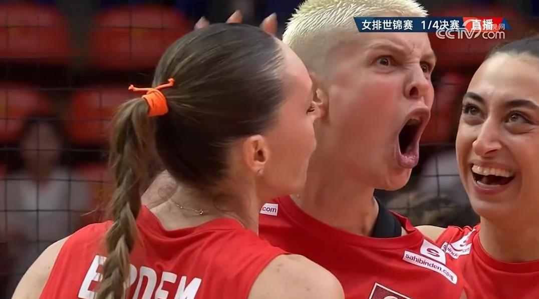 绝对的天赋面前！美国女排一切努力也徒劳。
2025女排世界锦标赛，土耳其女排vs