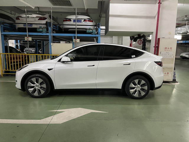 昨天发现辅助驾驶升级了
之前发现ap时打转向灯会退出ap，进入ac状态，昨天试了