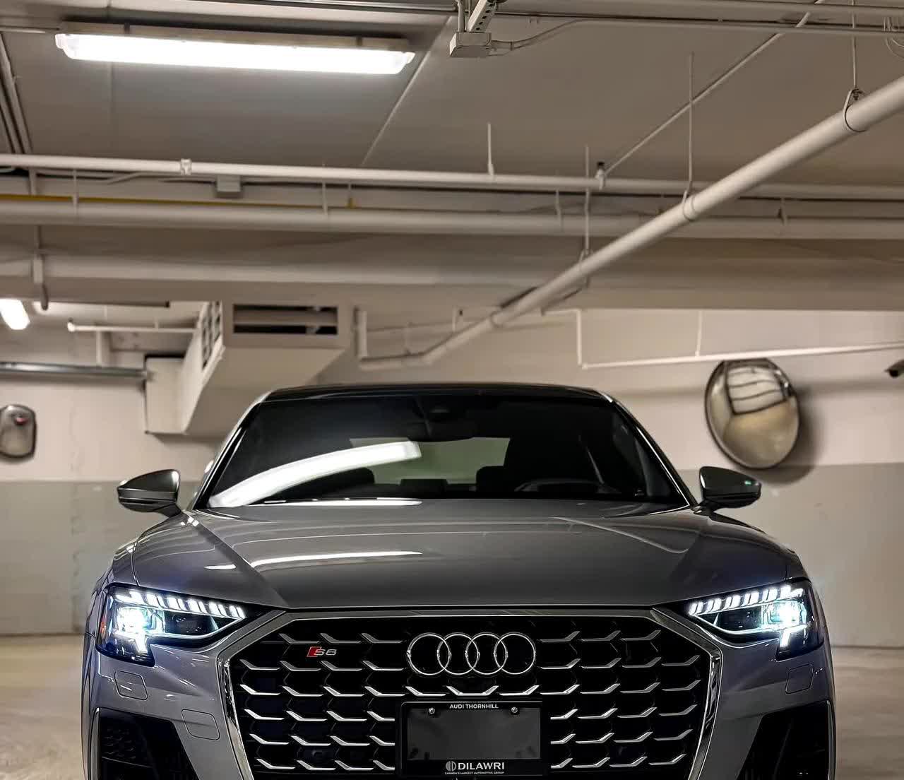 Audi S8 ⚙️
一辆D级车帅成这样合理吗？
奥迪D级车能跟奔驰S正面硬