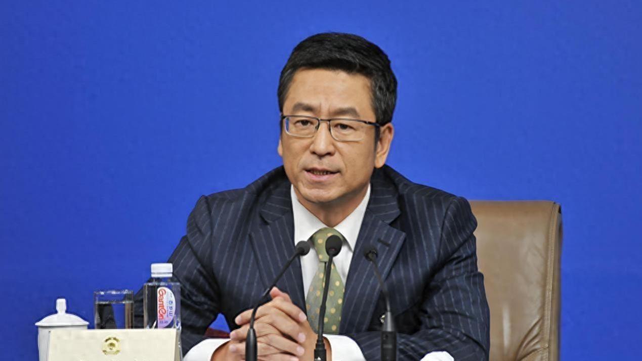 他是央视一哥，被病痛折磨瘦几十斤，失眠到想轻生，一句话引民愤