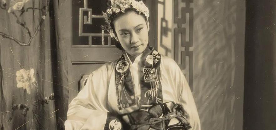 那天，戴笠将胡蝶按在床上，胡蝶哭泣着说：“你得到我的身子，得不到我的心！”戴笠冷