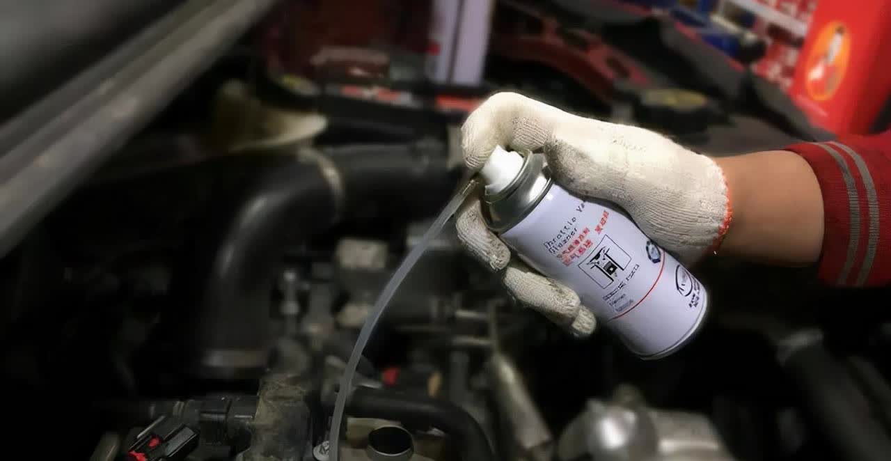 您别说，上周我开修理厂的朋友老张还真遇见个典型客户。有个开帕萨特跑了 30 万公