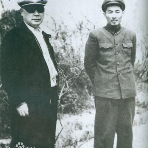 半夜1点，27岁司令员叶飞，刚躺床上，突然，警卫员拽着1个身材曼妙的姑娘，破门闯