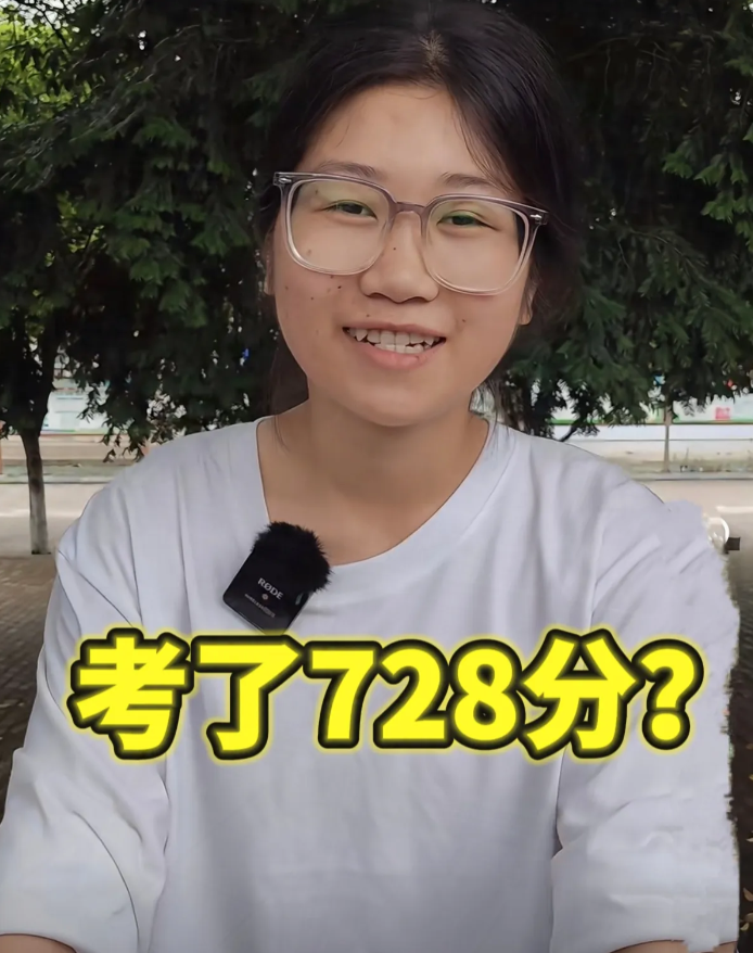 家人们，
扁担女孩高考成绩这事
又火上了热搜！

家人们最近扁担女孩的高考成绩在