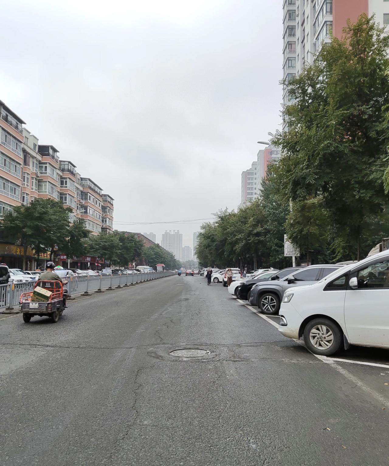 一场阵雨过后，哈尔滨又迎来了一个好天气！难得有的28℃！
一早上上班出门就下了一